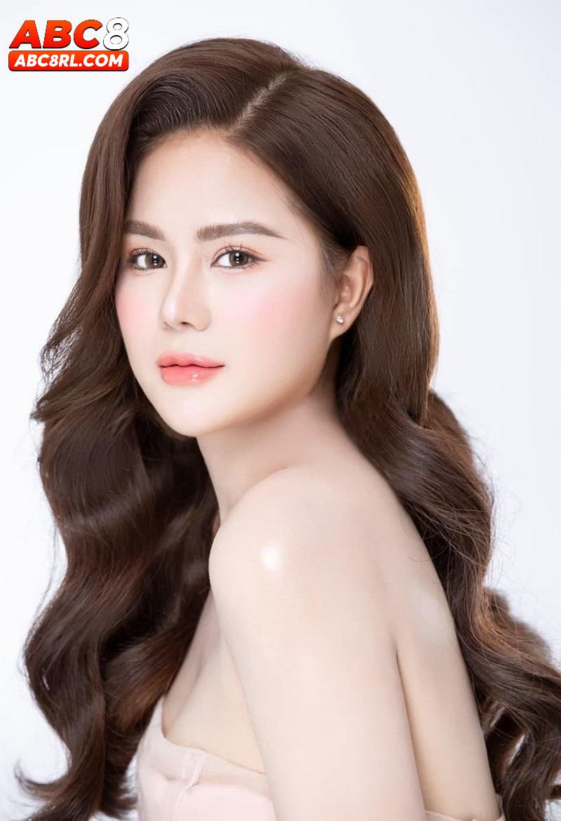 Tiểu sử của tác giả Nguyễn Hoàng Ly ABC8 Tiểu sử của tác giả Nguyễn Hoàng Ly ABC8